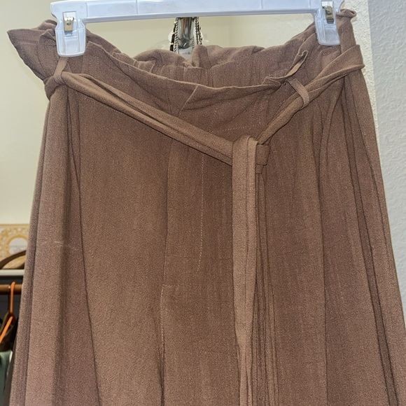 Brand new, never worn size large, loose fitted leg/flare leg Boho style pants - Picture 7 of 9